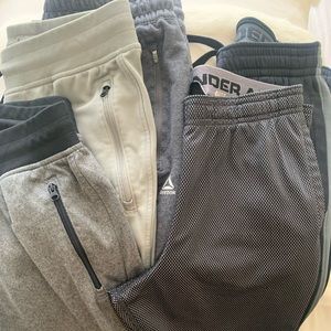 Under armor jogger bundle. All around the same size excellent condition.